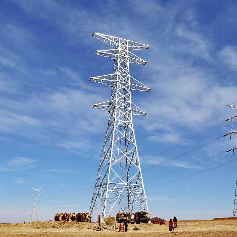 Torre di alimentazione della rete ad alta tensione