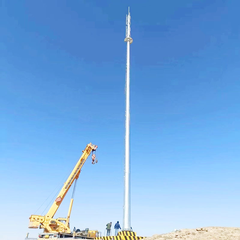 Torre di comunicazione con struttura in acciaio